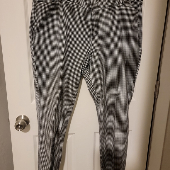 Pre-loved Jones New York white button down,Gap houndstooth ankle length pants. - Picture 12 of 12